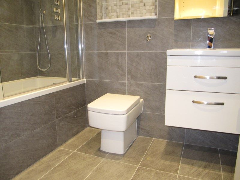 2 bed flat to rent in Grand Union House, The Ridgeway, Iver