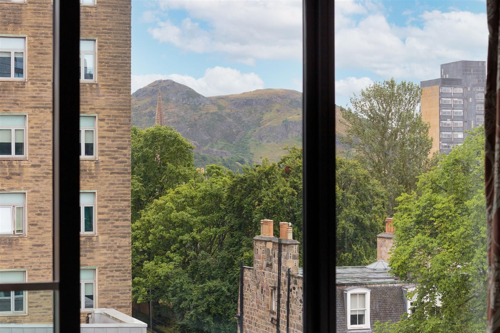 31/25 Simpson Loan, Edinburgh EH3