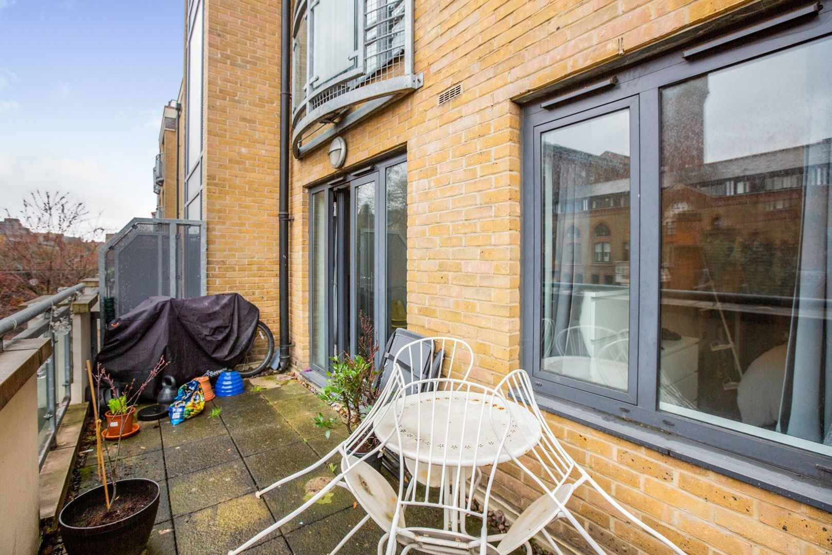 Bow Connection, Bow E3  