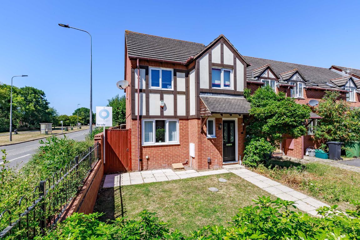 3 bed end terrace house for sale in Dewfalls Drive, Bradley Stoke