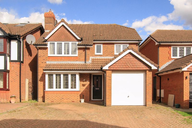 5 bed detached house for sale in Kenilworth Close, Hemel Hempstead HP2