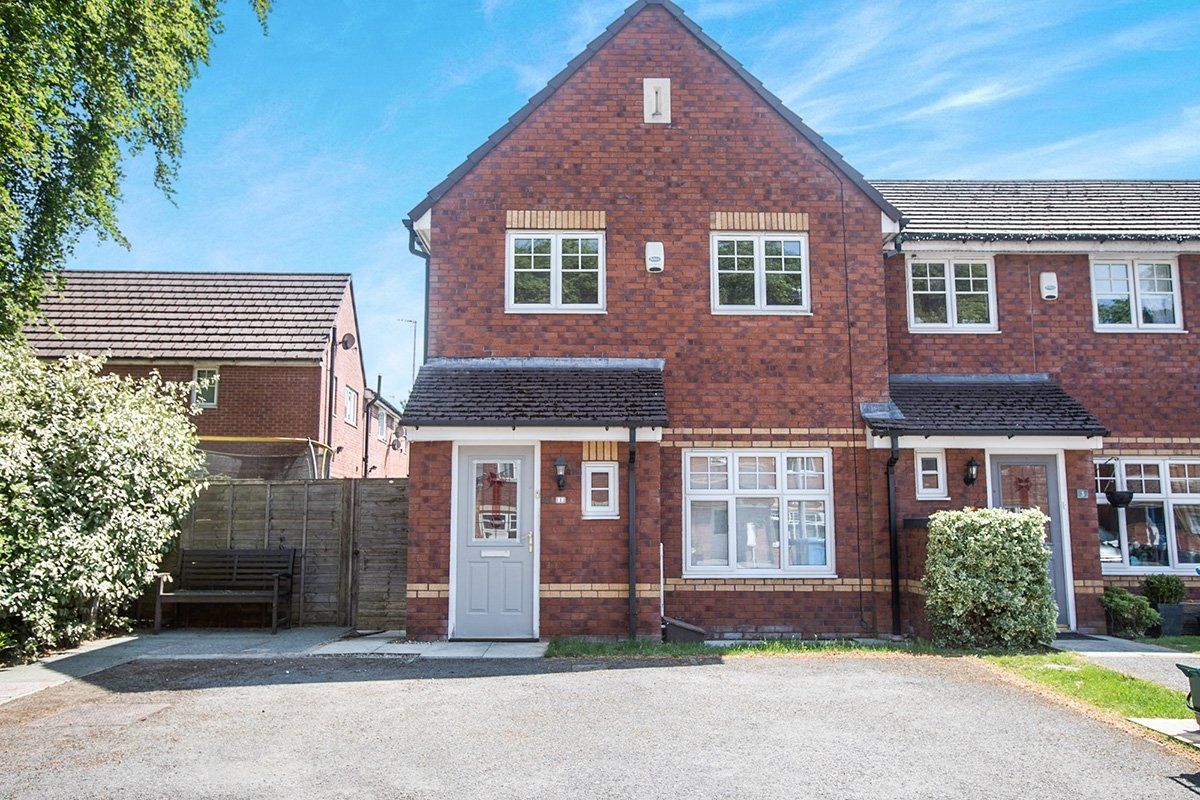 3 bed end terrace house for sale in Landau Drive, Worsley, Manchester