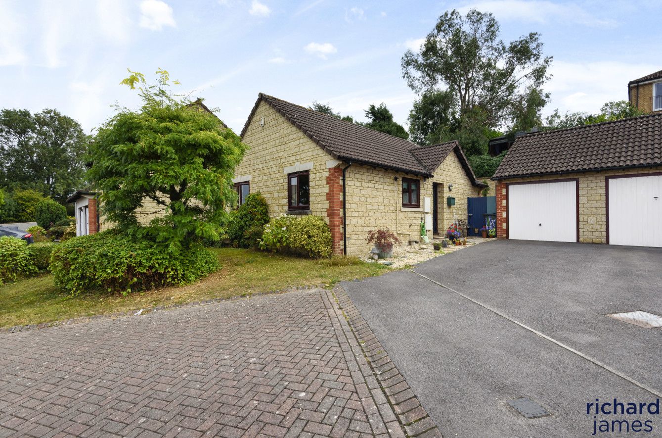 2 bed bungalow for sale in Greenaway, Wanborough, Wiltshire SN4 Zoopla