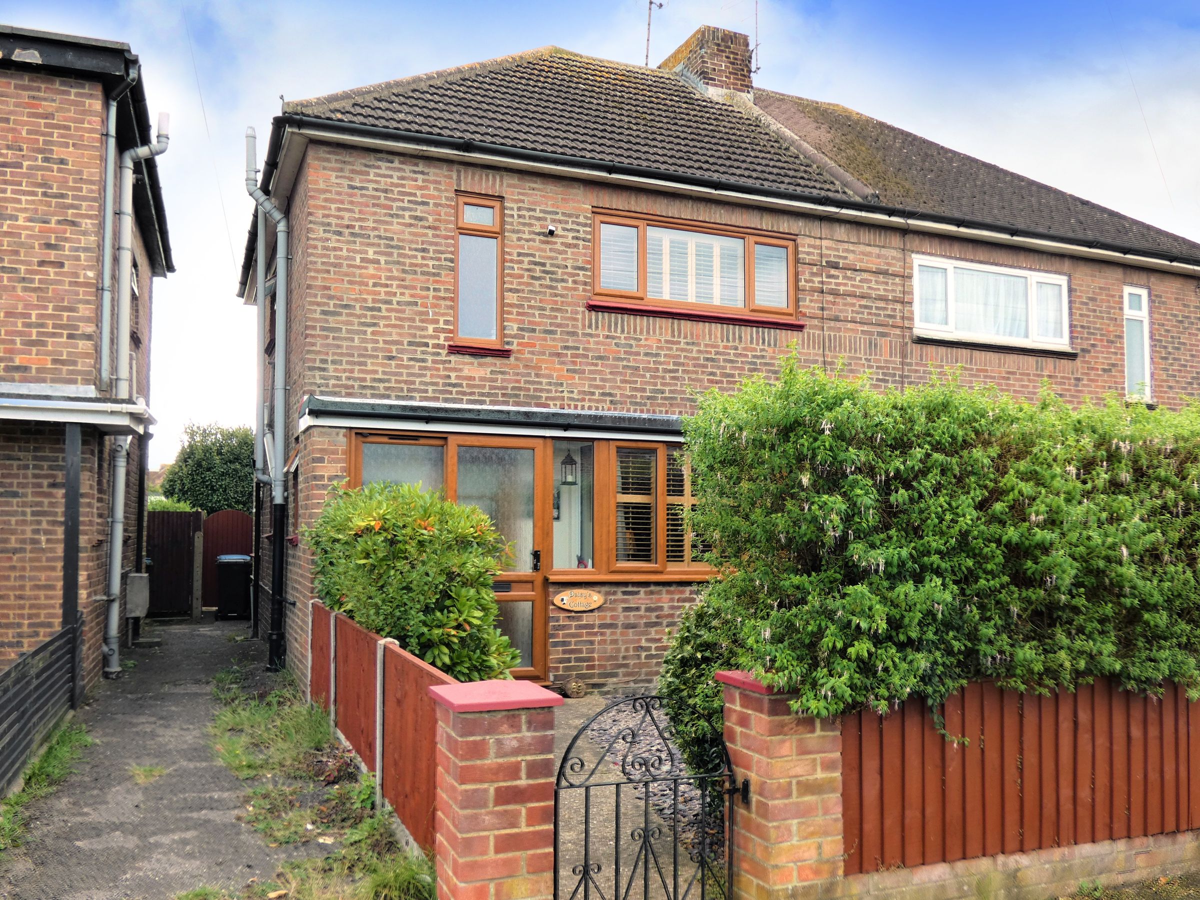 3 bed semidetached house for sale in Worthing Road, Rustington