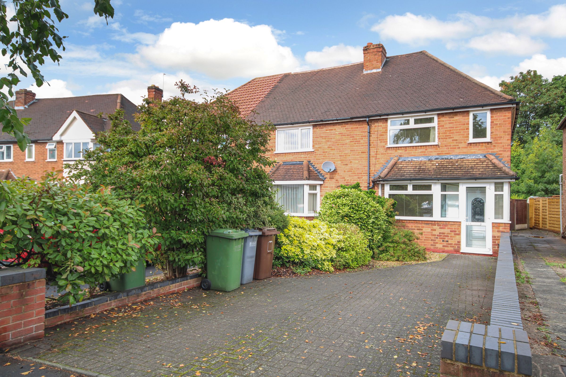 3 bed end terrace house for sale in Brook Lane, Solihull B92 Zoopla