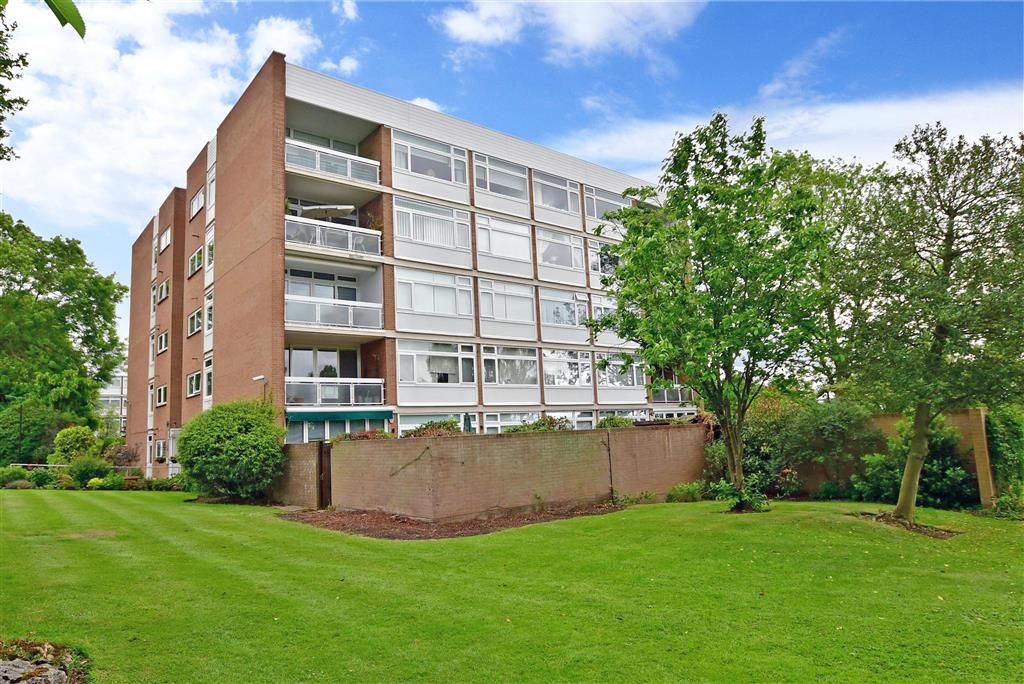 2 bed flat for sale in The Bowls, Chigwell, Essex IG7 Zoopla