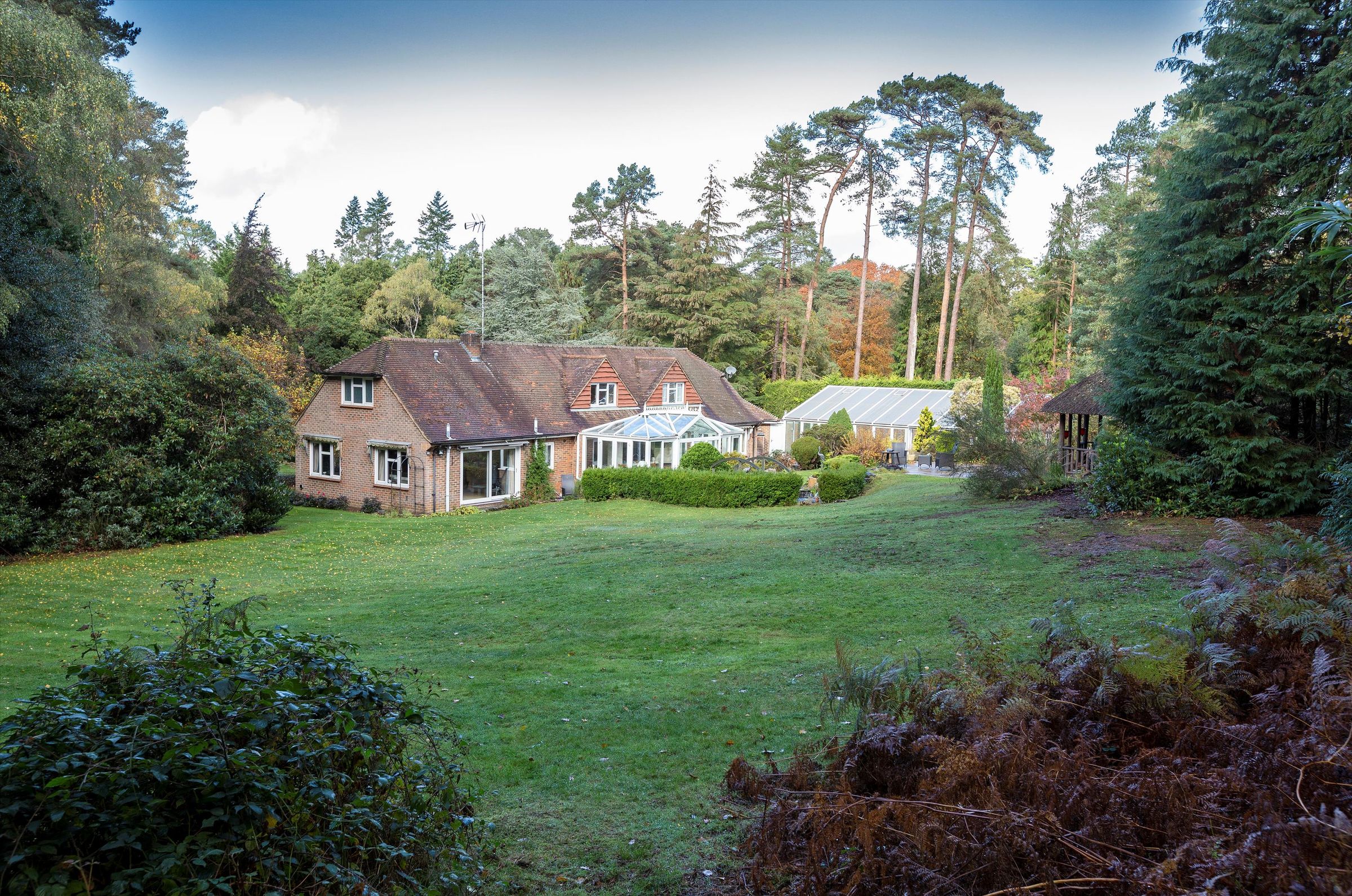 Temples Close, Moor Park, Farnham, Surrey GU10  