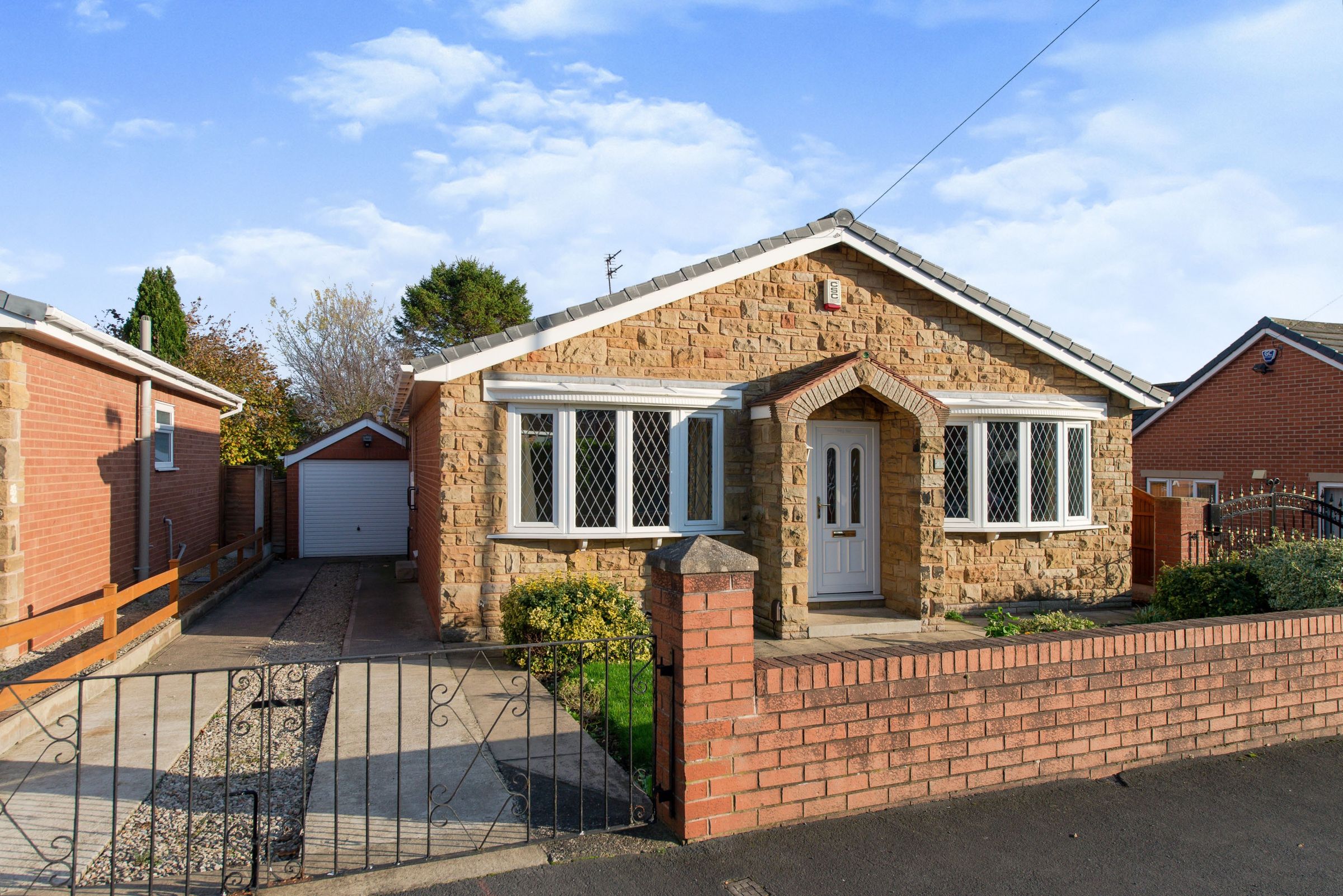 3 bed bungalow for sale in Davis Avenue, Townville, Castleford, West