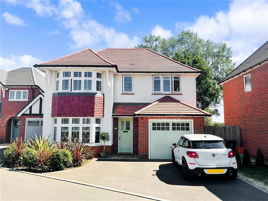 4 bed detached house for sale in Palmer Way, Langdon Hills, Basildon