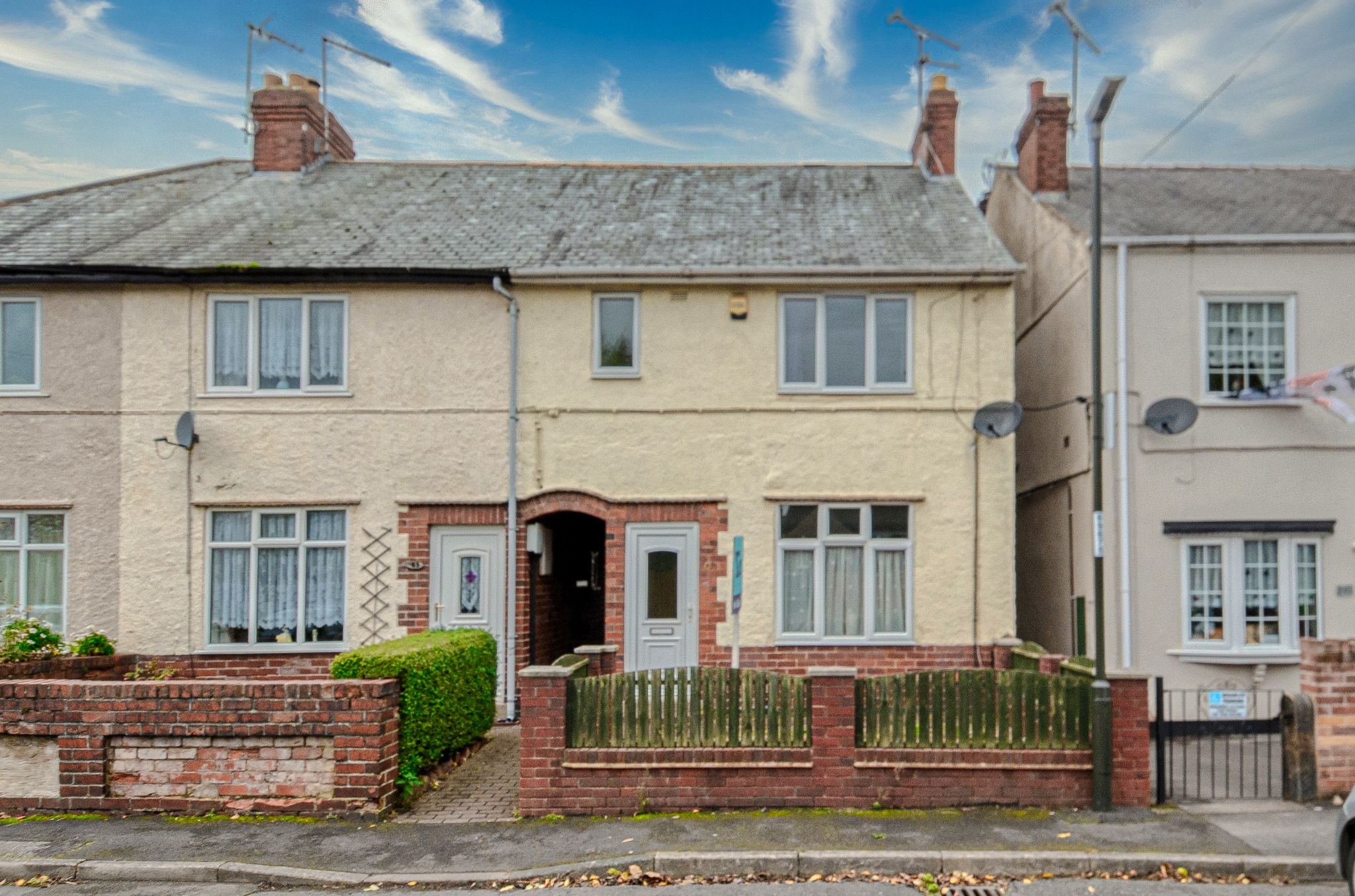 3 bed end terrace house for sale in Williamthorpe Close, North