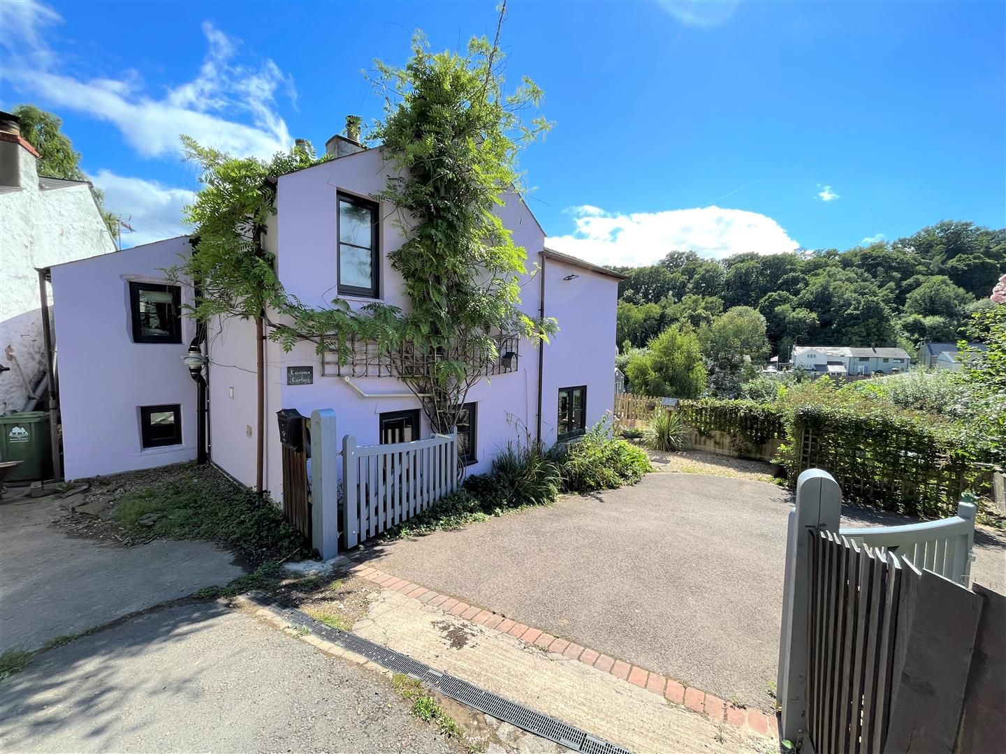3 bed semidetached house for sale in Bridge Road, Harrow Hill
