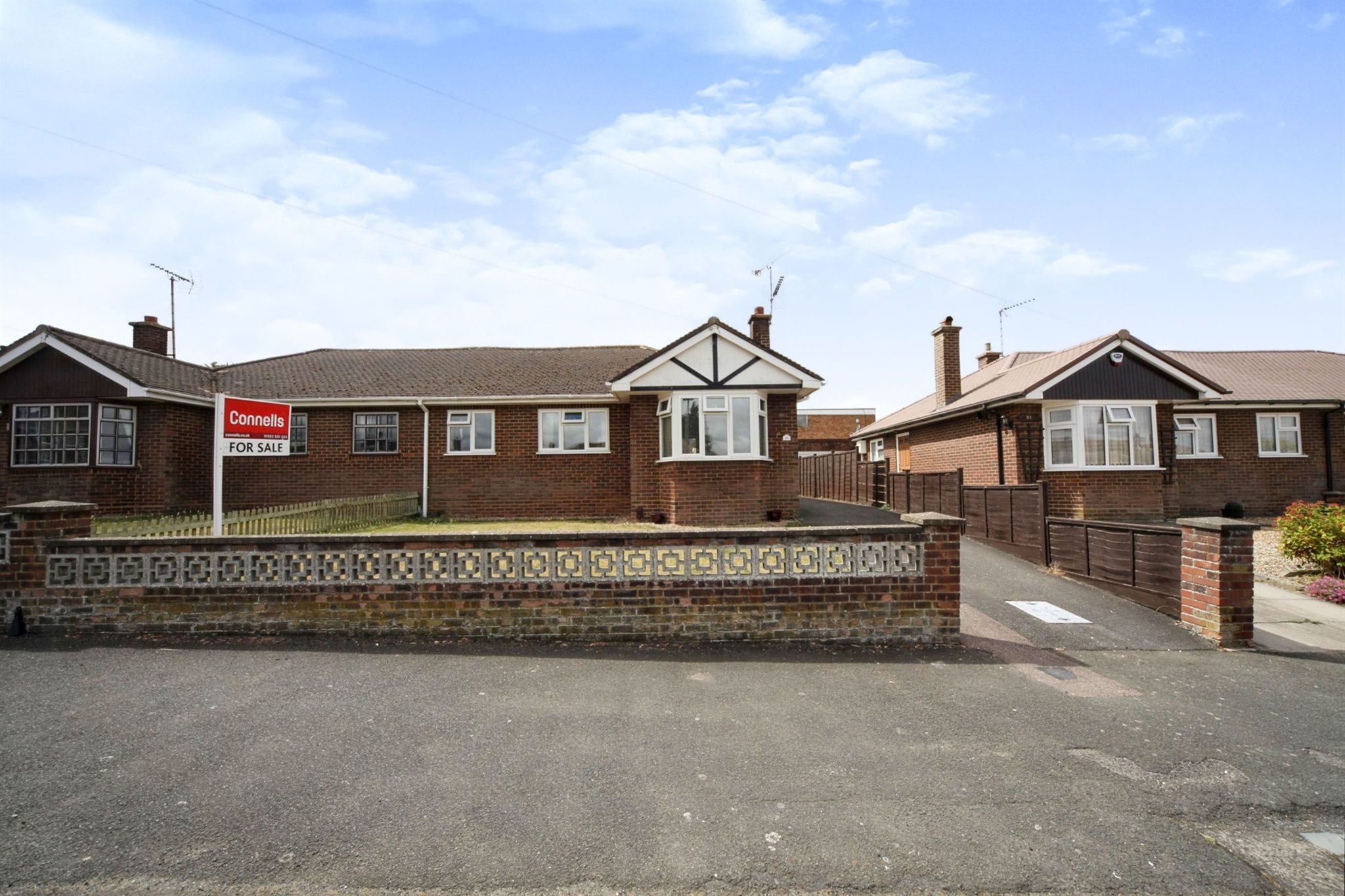 2 bed semidetached bungalow for sale in Sundown Avenue, Dunstable LU5