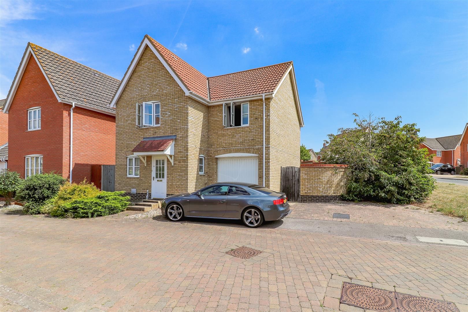 3 bed detached house to rent in Emmerson Way, Hadleigh, Ipswich IP7
