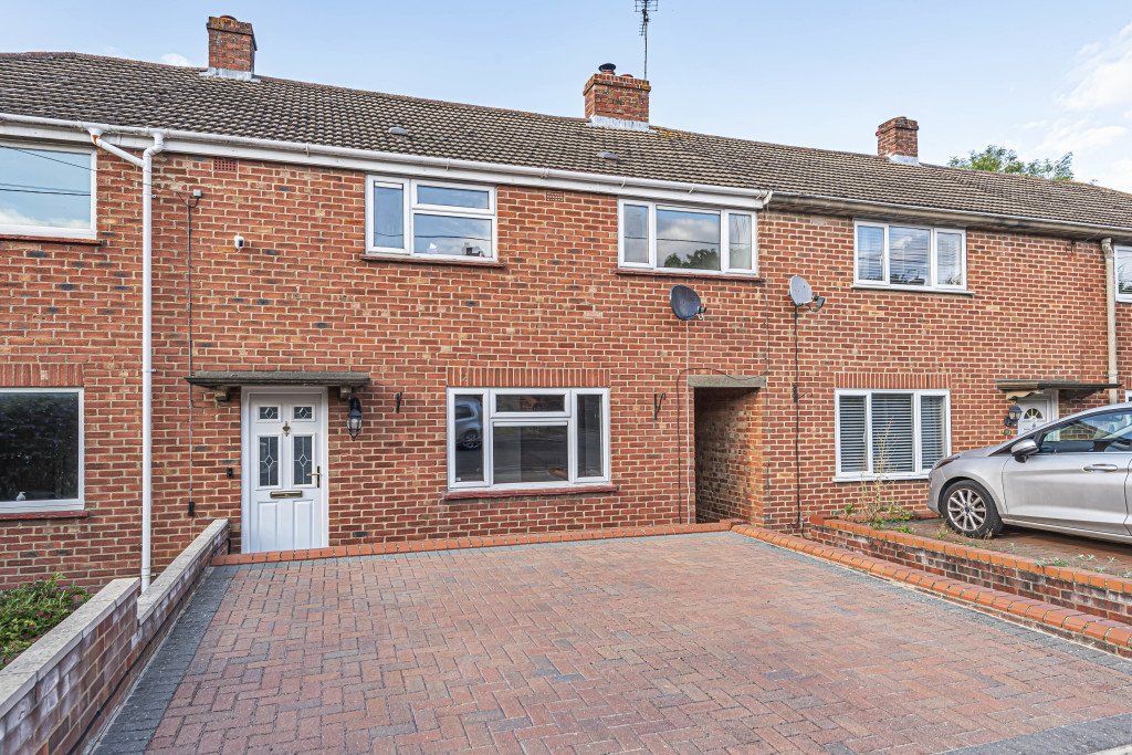 3 bed terraced house for sale in Springfield Road, Wantage, Oxfordshire
