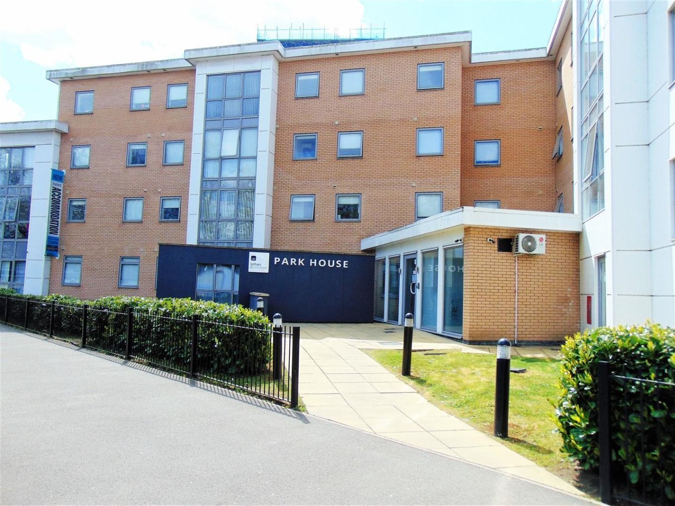 Studio for sale in Park Street, Luton, Bedfordshire LU1 Zoopla