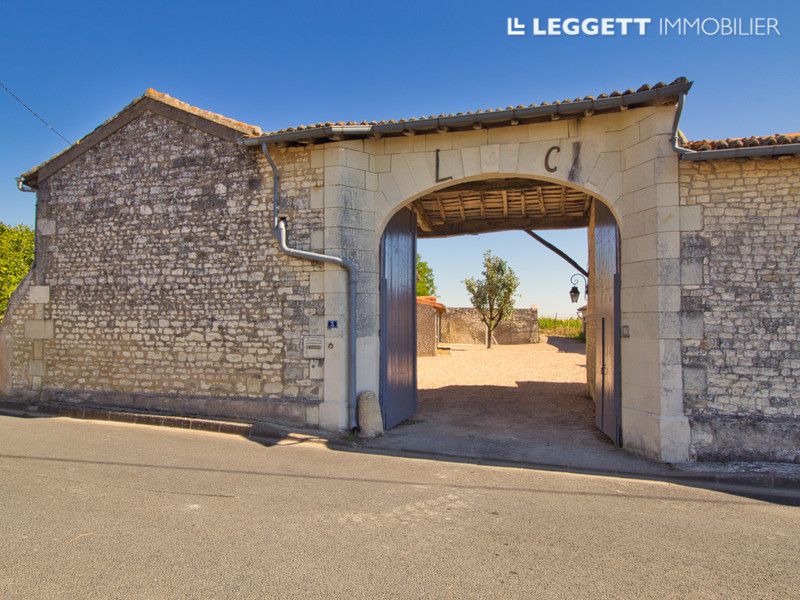 3 bed villa for sale in La RocheRigault, Vienne, NouvelleAquitaine