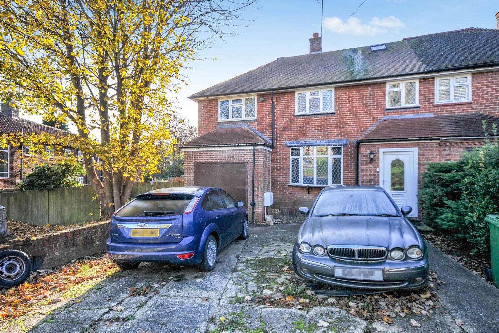 5 bed semidetached house for sale in Thorndon Close, Orpington BR5