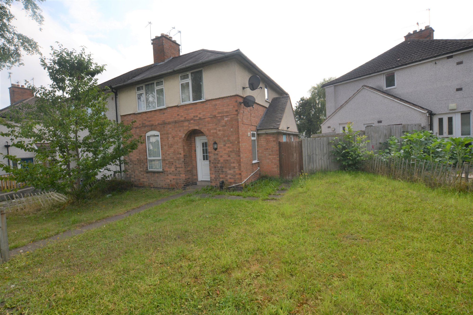 4 bed semidetached house to rent in Gaddesby Avenue, Leicester