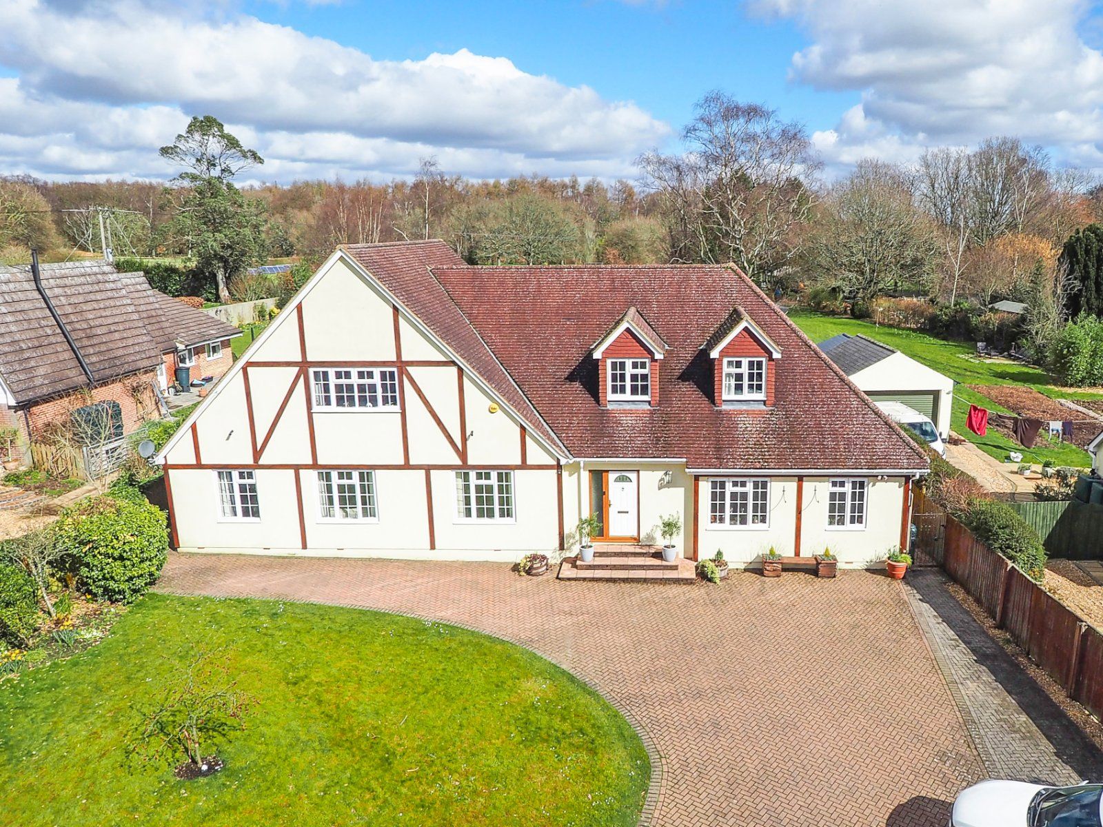 6 bed detached house for sale in Upper Anstey Lane, Alton, Hampshire