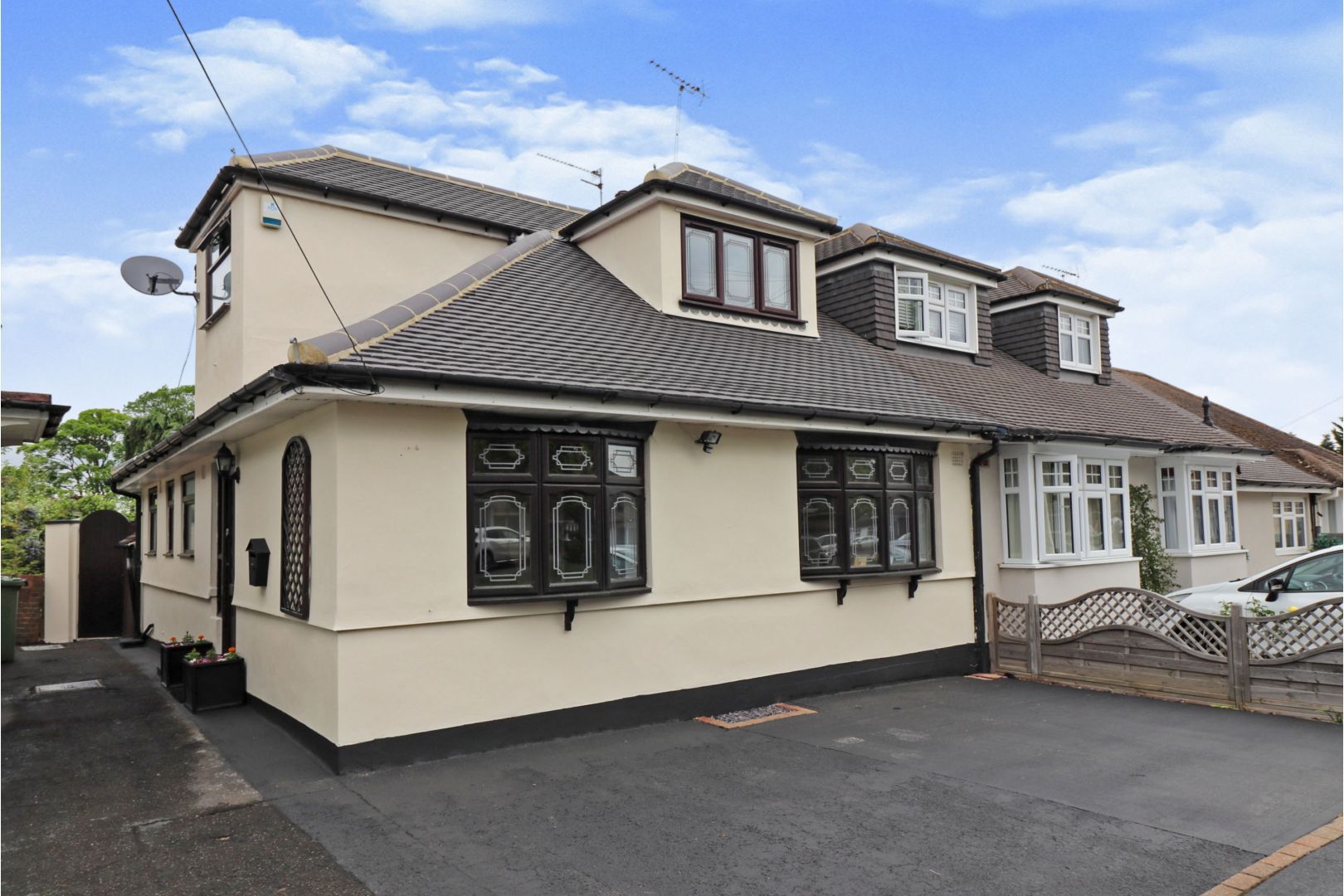 3 bed semidetached house for sale in Catherine Close, Brentwood CM15