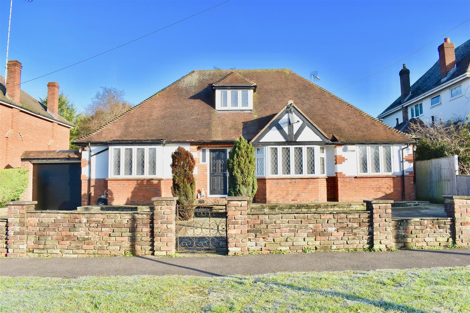 3 bed detached bungalow for sale in Bramley Way, Ashtead KT21 Zoopla