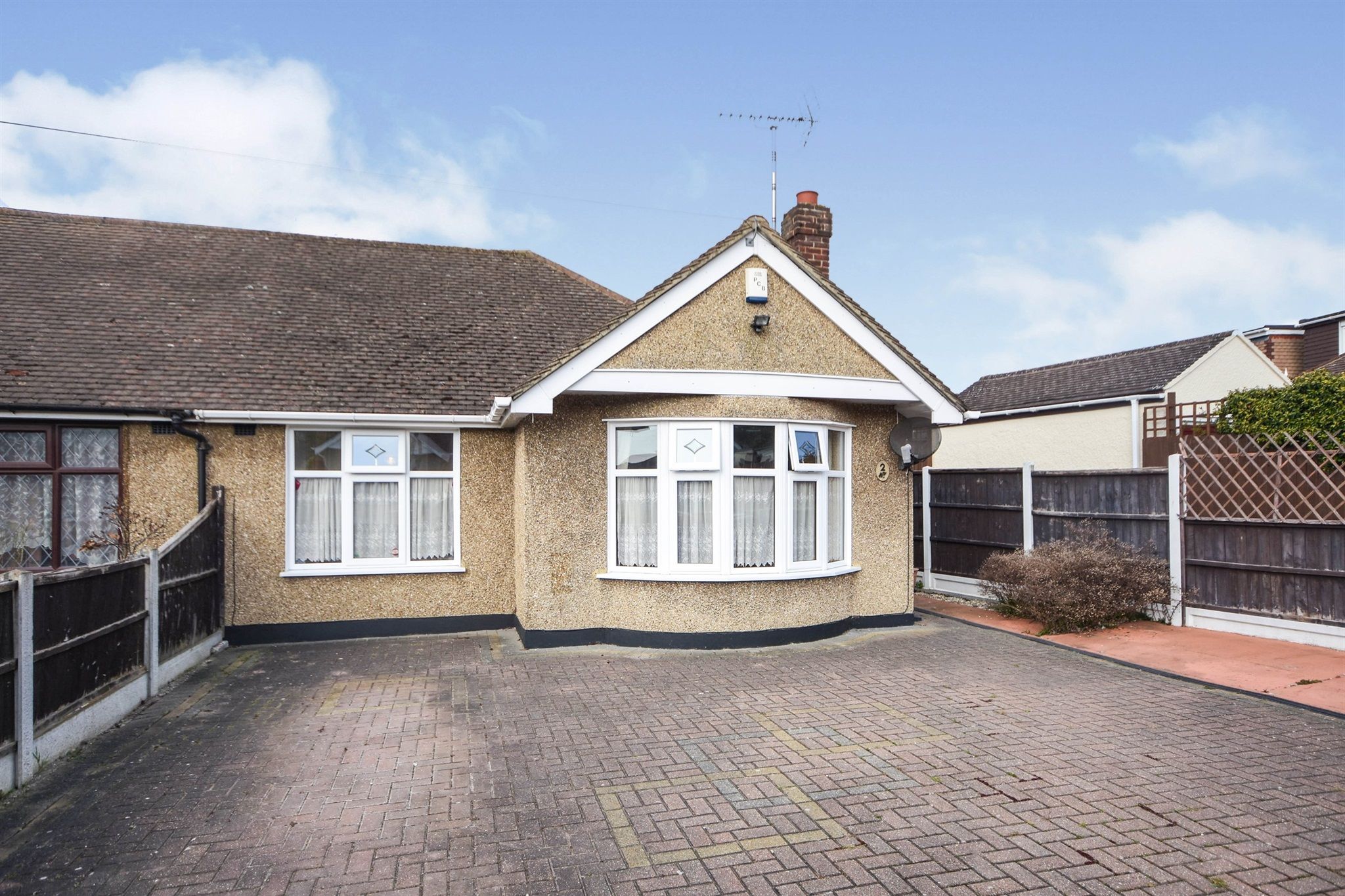 2 bed semidetached bungalow for sale in Clyde Crescent, Rayleigh SS6