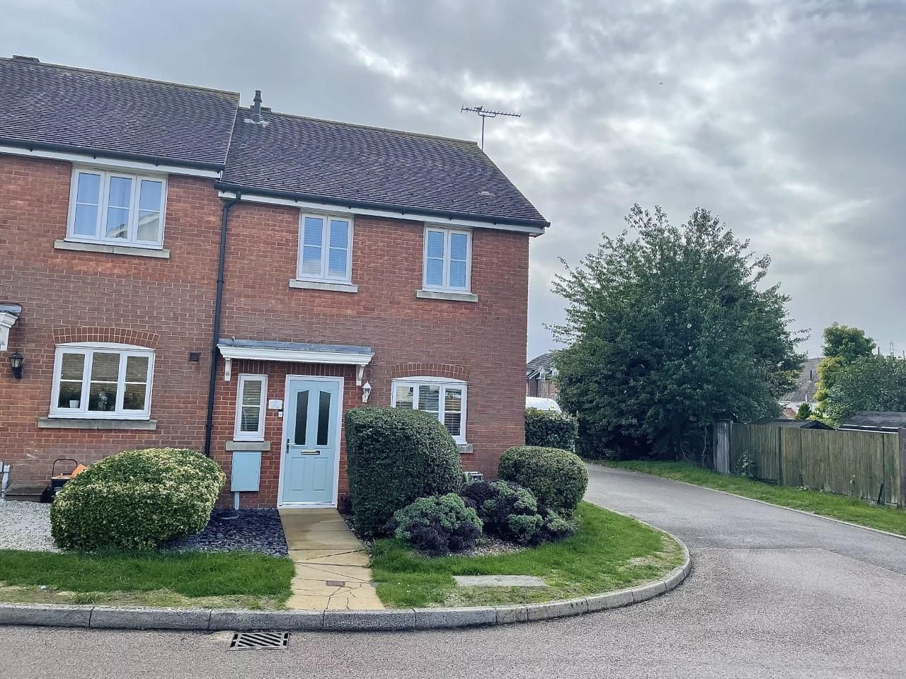 3 bed semidetached house for sale in Meadow Way, Wouldham, Rochester