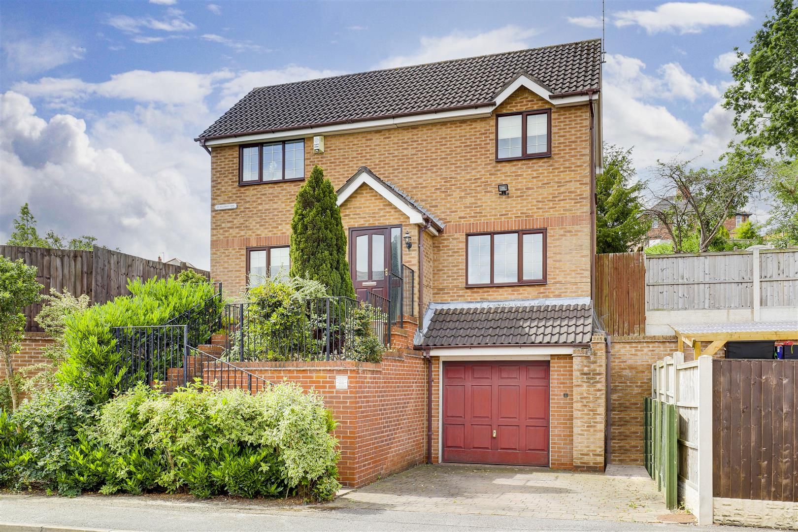 3 bed detached house for sale in Hillcrest View, Carlton