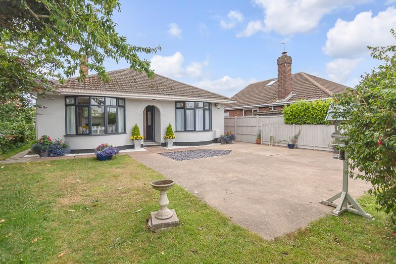 3 bed detached bungalow for sale in Beccles Road, Bradwell, Great