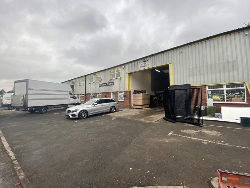 Light industrial to let in Aspley Close, Four Ashes Industrial Estate