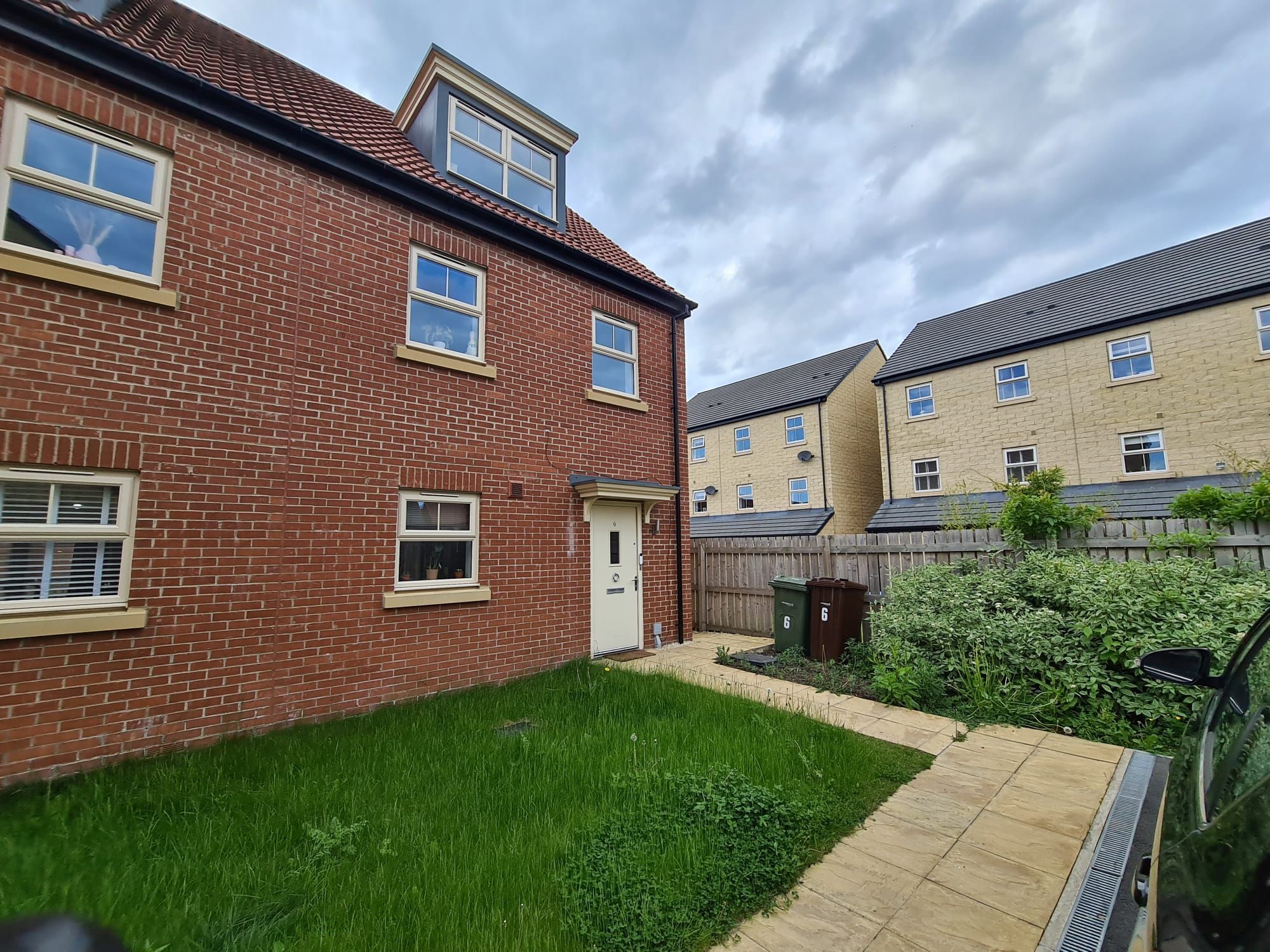 3 bed semidetached house for sale in Robinsons Court, Ackworth