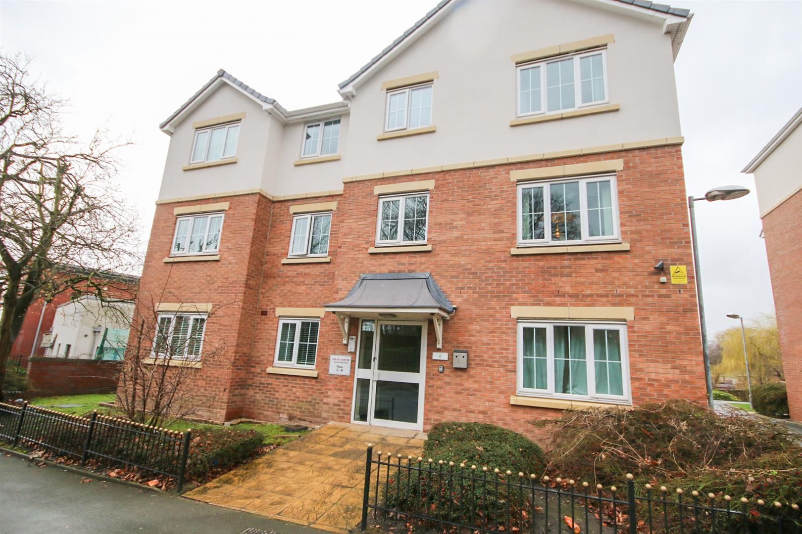 2 bed flat to rent in Odeon House, Langworthy Road, Salford M6 Zoopla