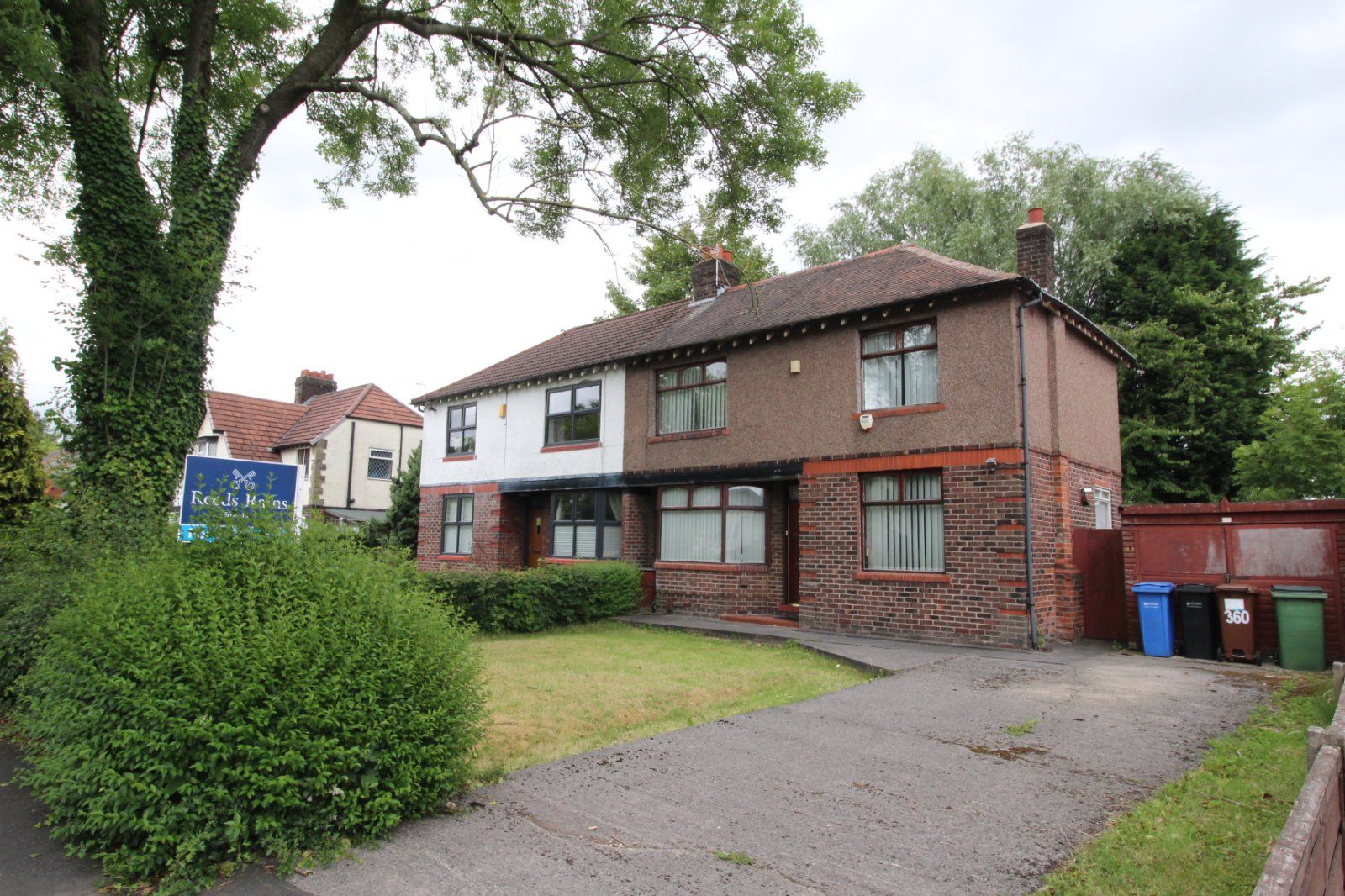 3 bed semidetached house for sale in Brinnington Road, Stockport