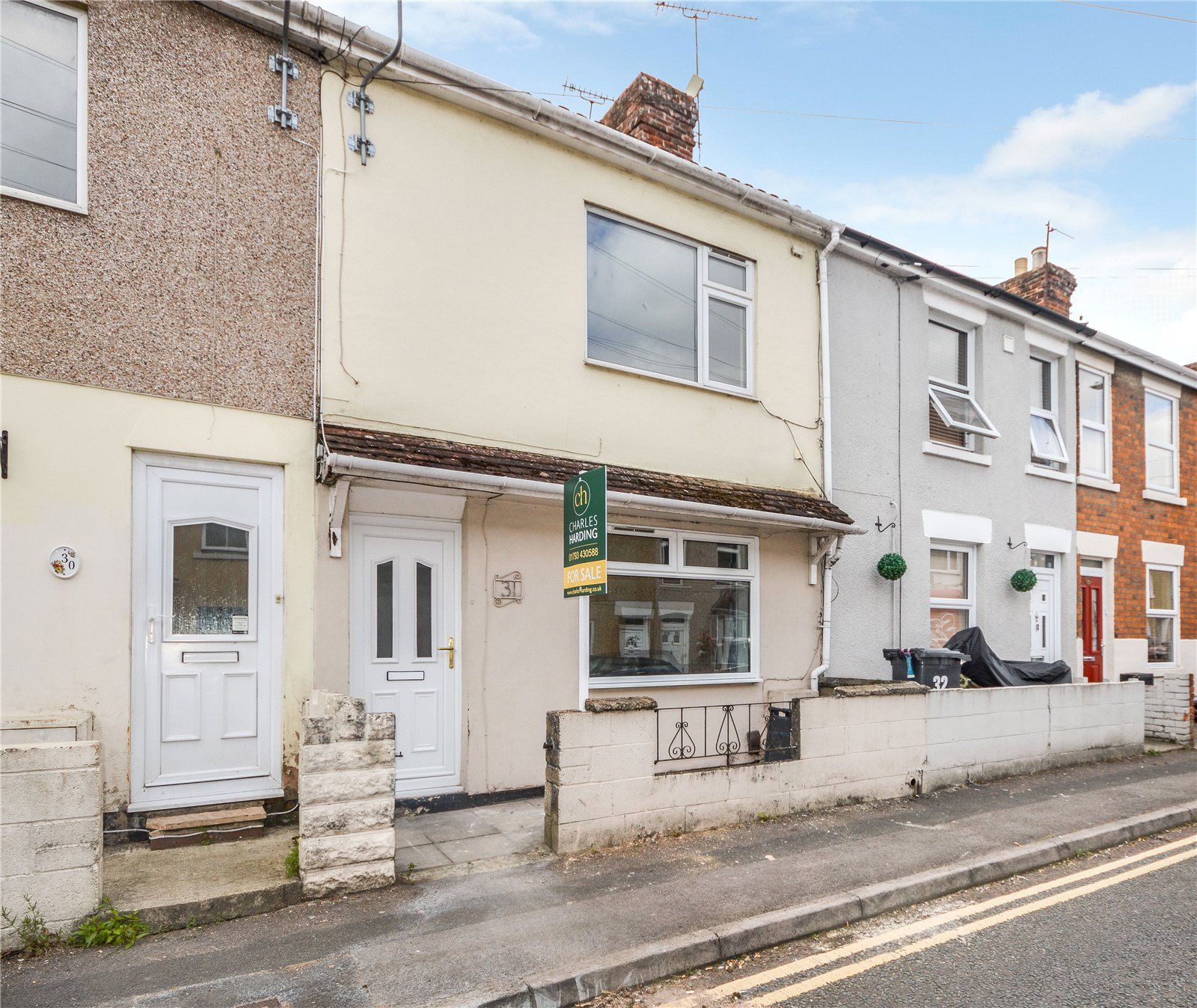 3 bed terraced house for sale in William Street, Swindon, Wiltshire SN1