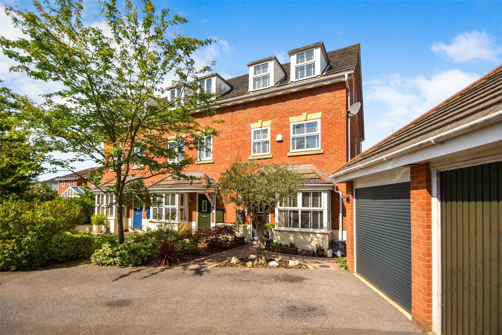 4 bed end terrace house for sale in Shackleton Close, Ash Vale, Guildford, Surrey GU12 Zoopla