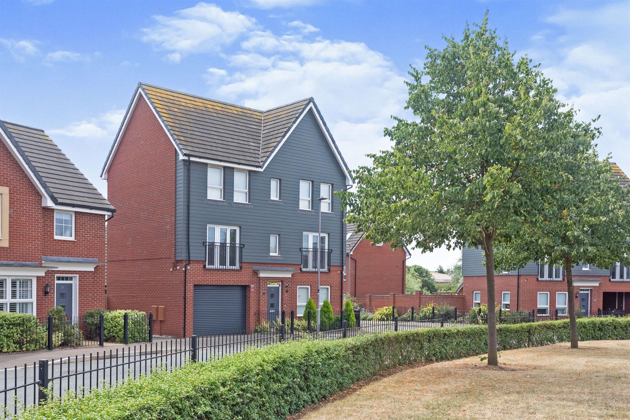 5 bed detached house for sale in Cranmore Circle, Broughton, Milton