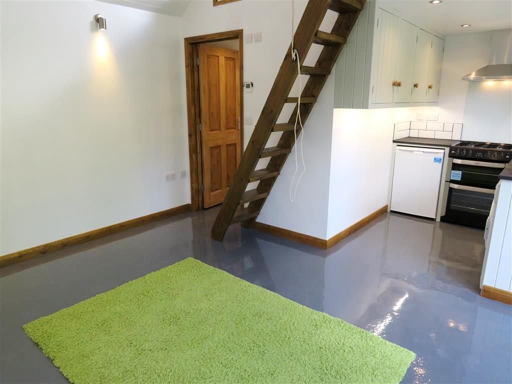 Studio to rent in Spencers Road, Crawley RH11 Zoopla