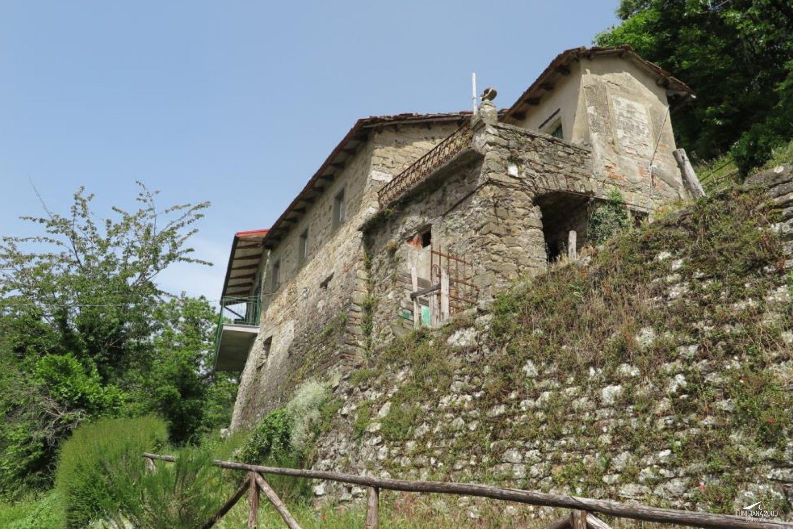 2 bed town house for sale in MassaCarrara, Casola In Lunigiana, Italy