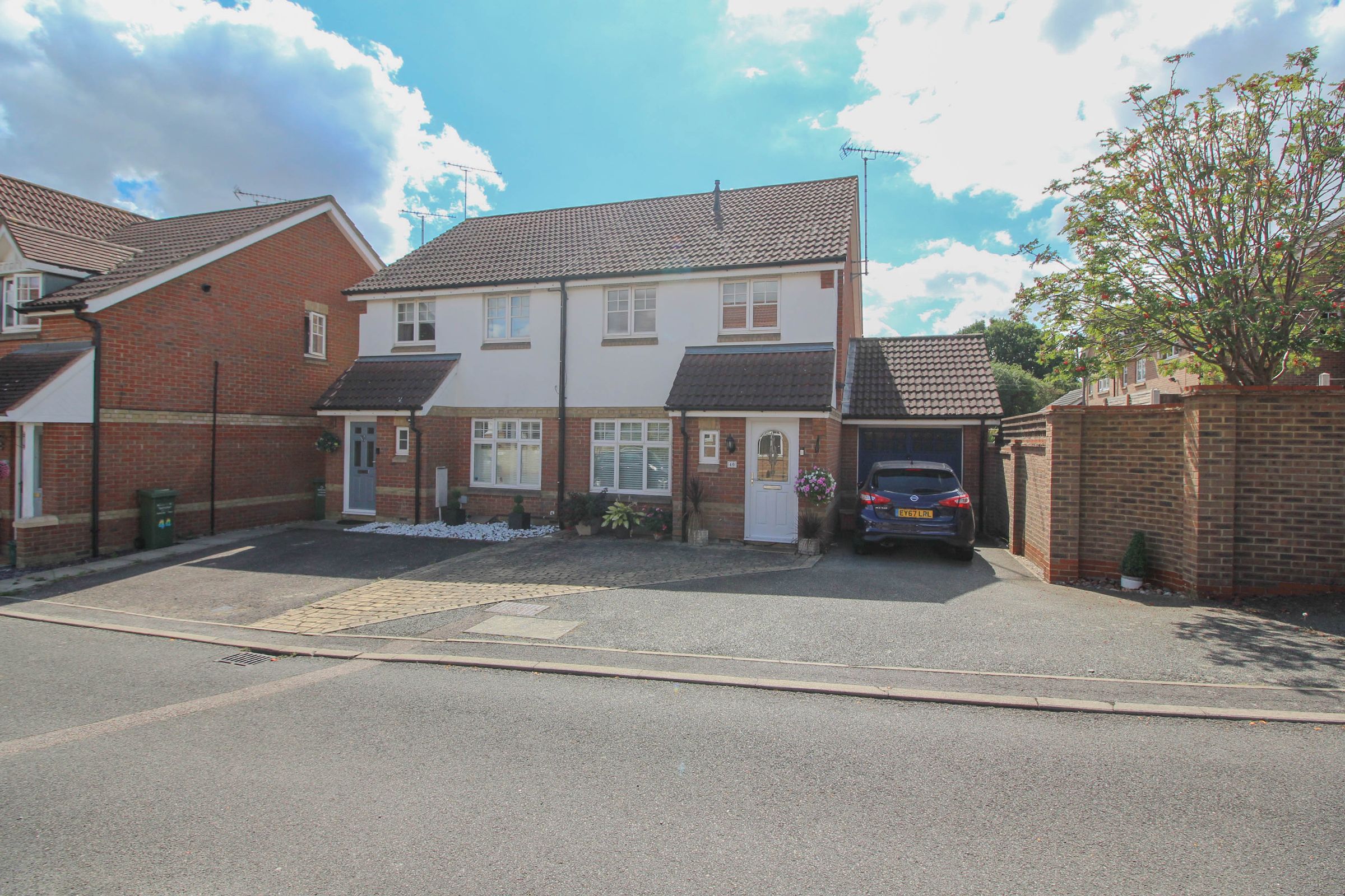 3 bed semidetached house for sale in Hawkins Close, Wickford SS11 Zoopla