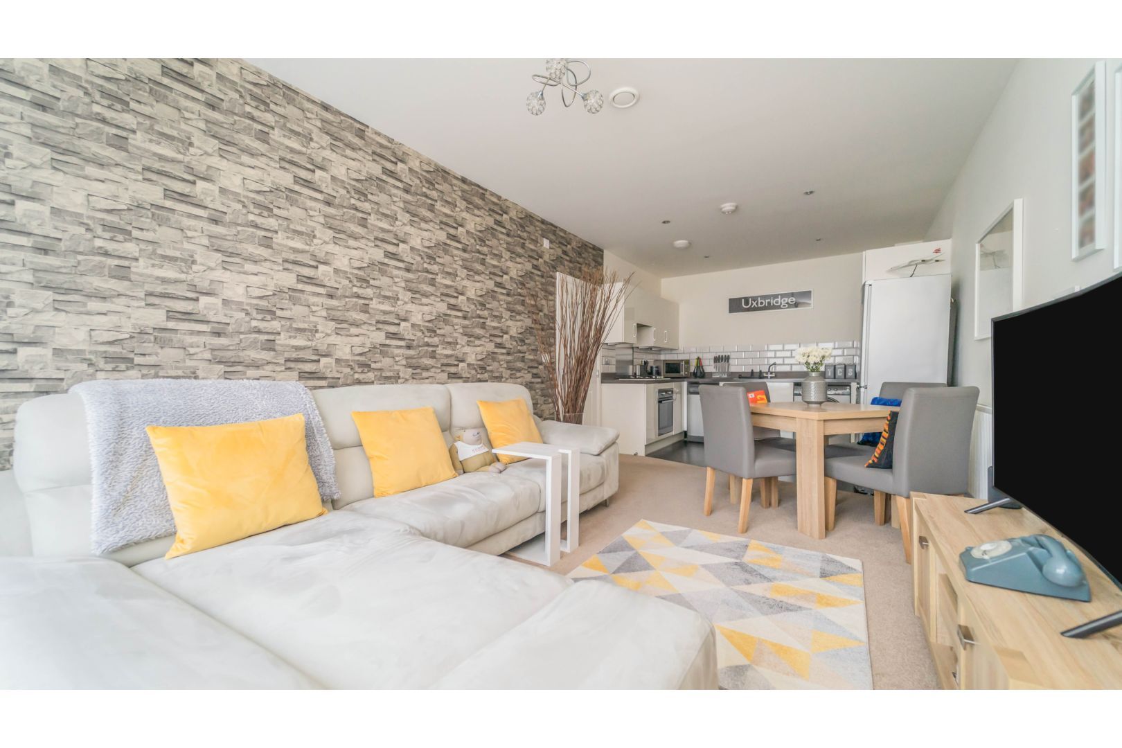 21 Brand Avenue, Uxbridge UB10  