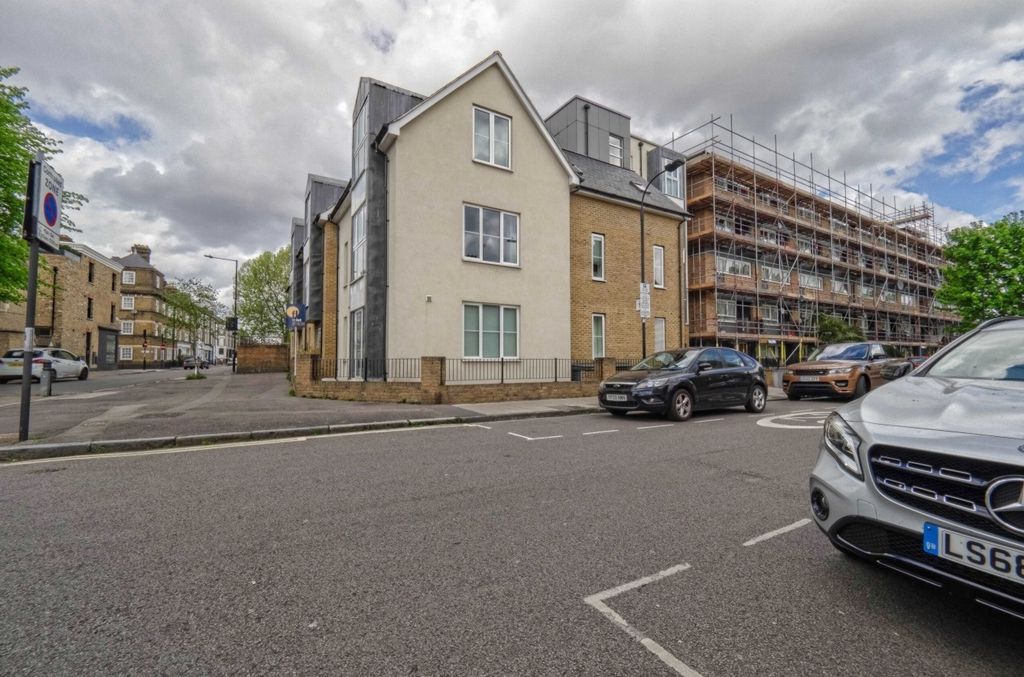 2 bed flat to rent in Rylston Road, London SW6 Zoopla
