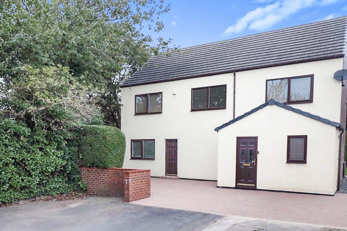 4 bed detached house for sale in Edward Street, Dinnington, Sheffield