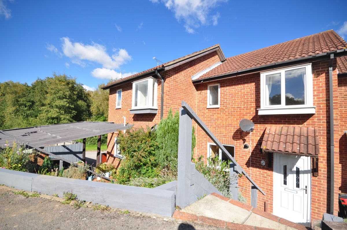 2 bed terraced house to rent in Hollingbourne Crescent, Crawley RH11