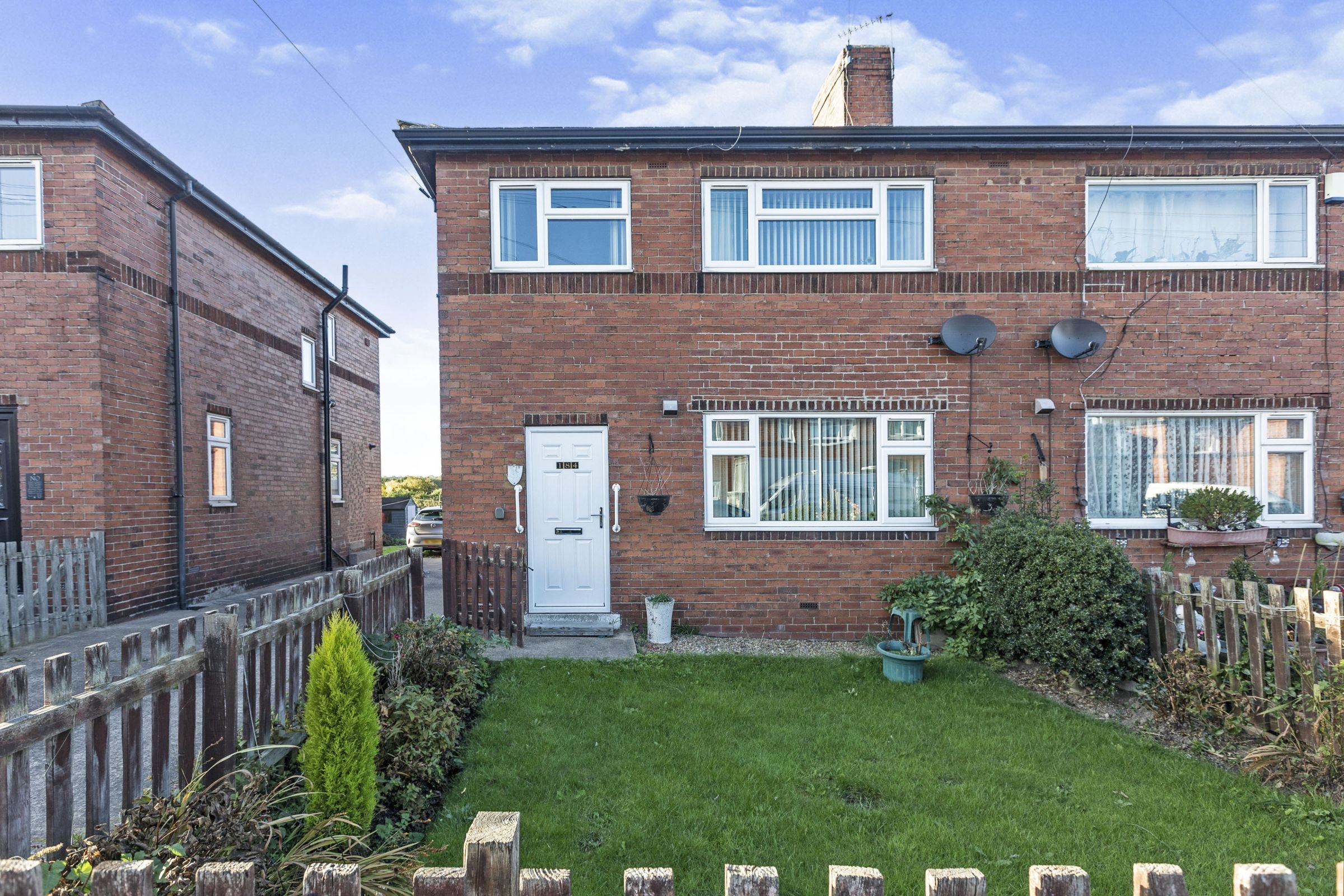 4 bed semidetached house for sale in Tombridge Crescent, Kinsley