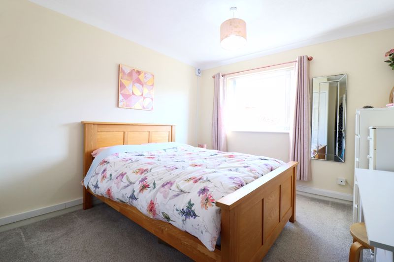 2 bed to rent in Porchester Road, Hucclecote, Gloucester GL3