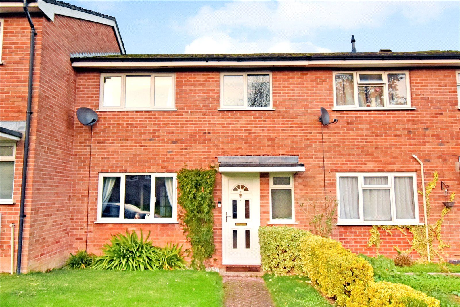 3 bed terraced house for sale in Longcroft Road, Kingsclere, Newbury