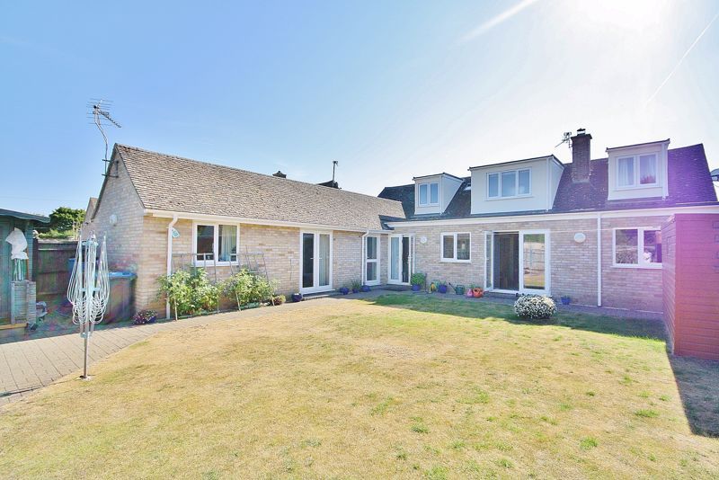 4 bed detached bungalow for sale in Curbridge Road, Ducklington, Witney