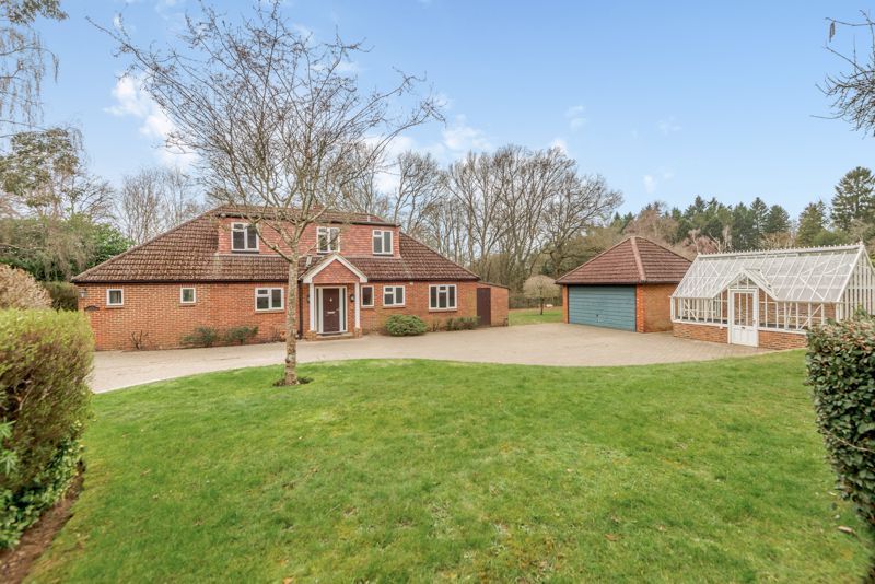 5 bed detached house to rent in Farley Green, Albury, Guildford GU5