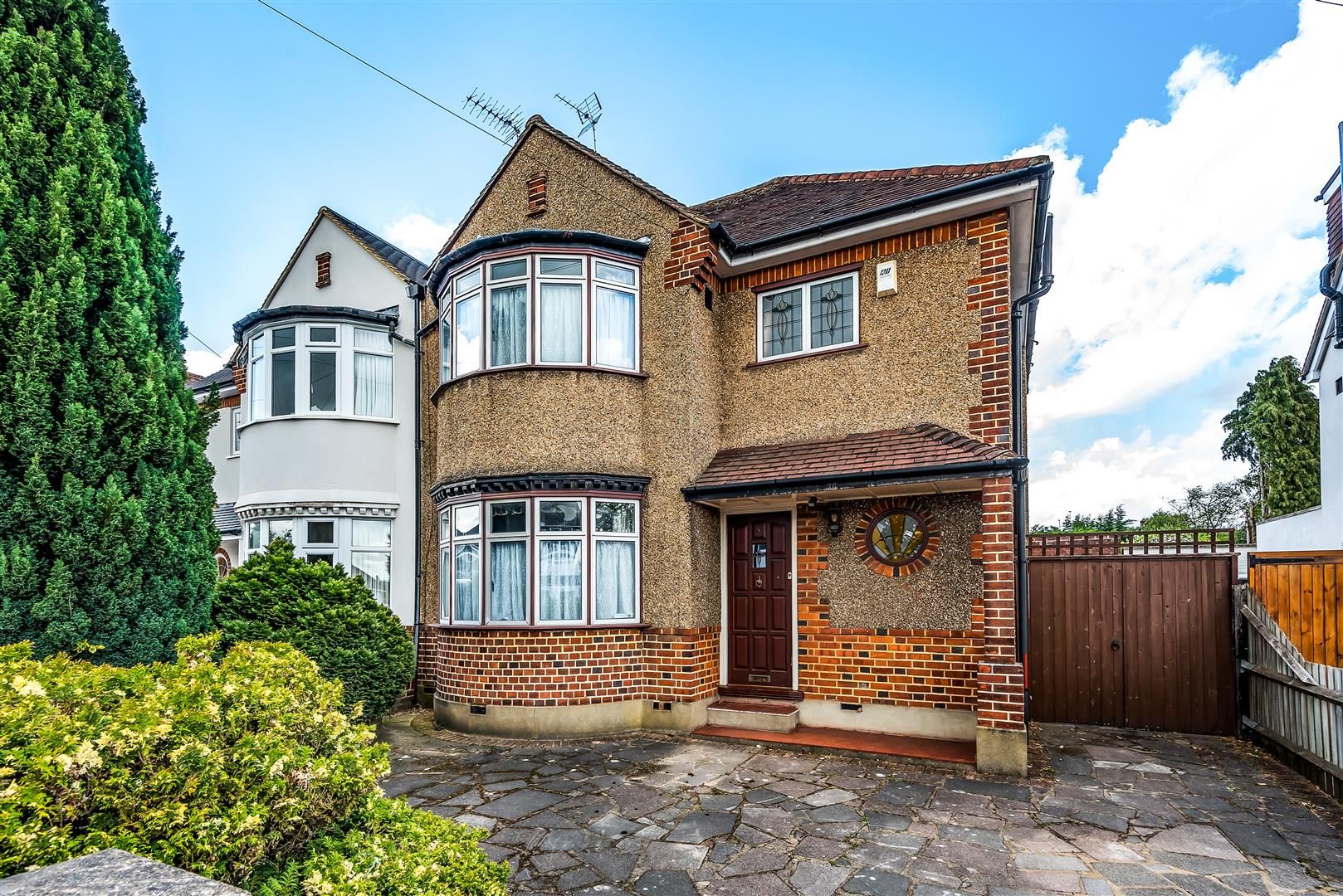 3 bed semidetached house for sale in Manor Way, Croxley Green
