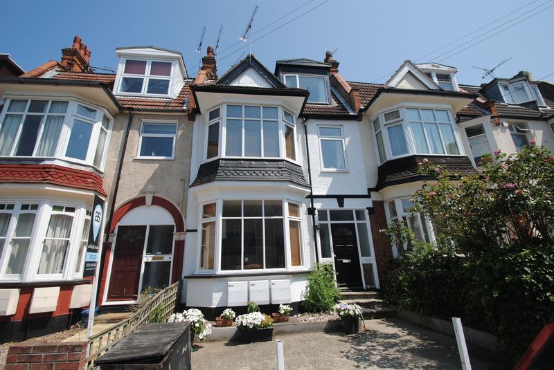 1 bed flat to rent in Oakleigh Park Drive, LeighOnSea SS9 Zoopla